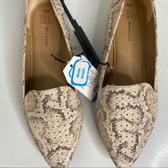 Time & Tru nwt snake print pointed toe flats 8 wide - Picture 4 of 8